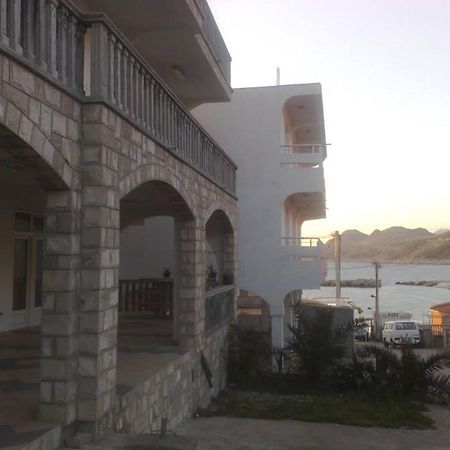 Apartments Aza Dobra Voda Bagian luar foto