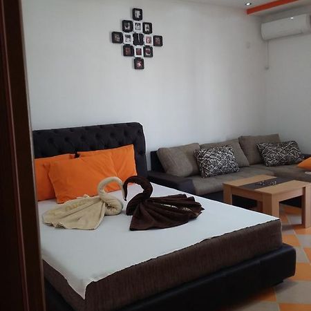 Apartments Aza Dobra Voda Bagian luar foto