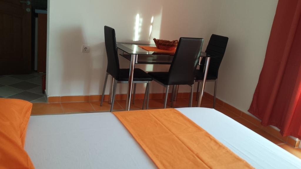 Apartments Aza Dobra Voda Ruang foto