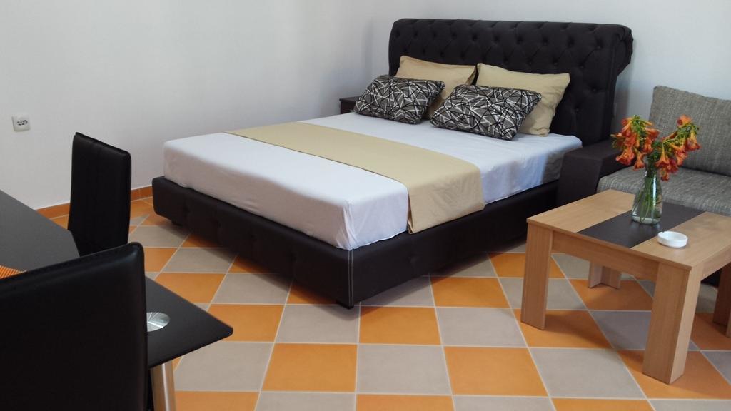 Apartments Aza Dobra Voda Ruang foto