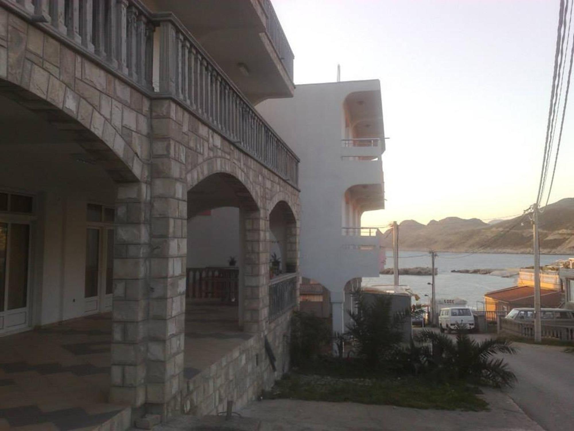 Apartments Aza Dobra Voda Bagian luar foto