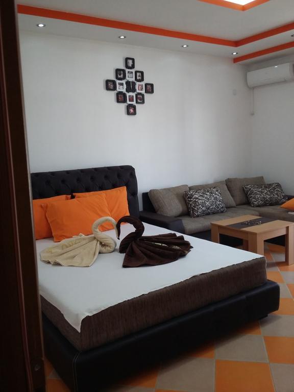 Apartments Aza Dobra Voda Bagian luar foto