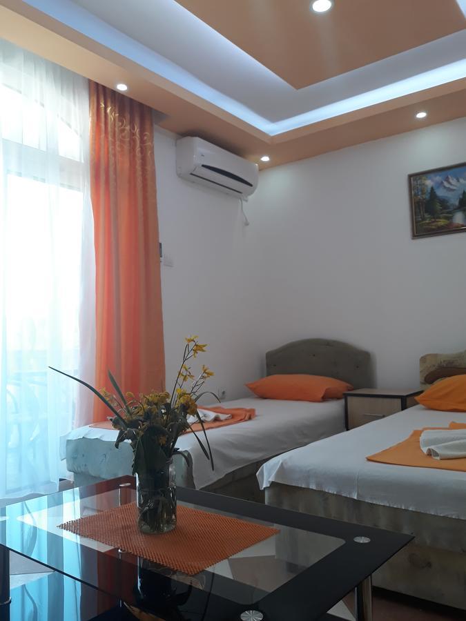 Apartments Aza Dobra Voda Bagian luar foto