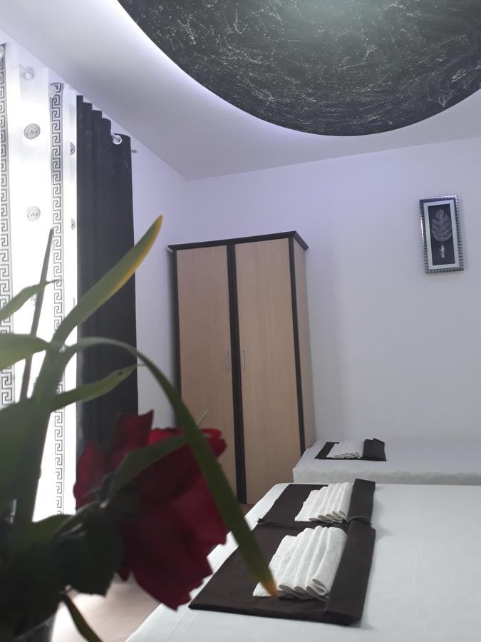 Apartments Aza Dobra Voda Bagian luar foto