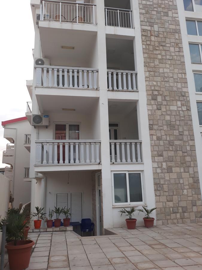 Apartments Aza Dobra Voda Bagian luar foto
