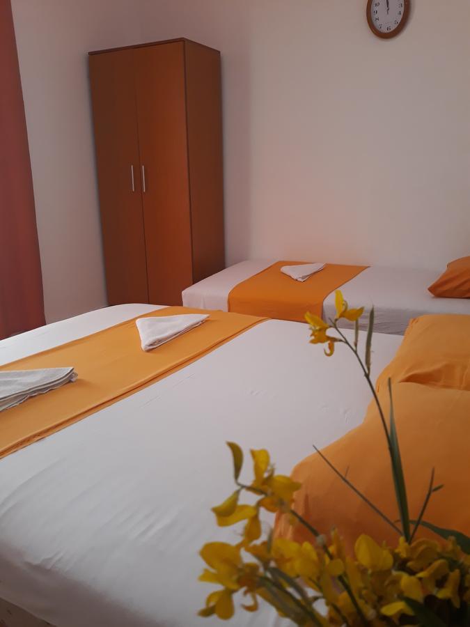 Apartments Aza Dobra Voda Bagian luar foto