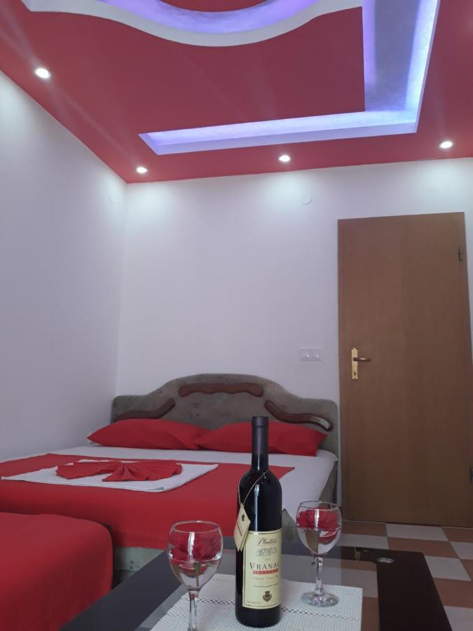 Apartments Aza Dobra Voda Bagian luar foto